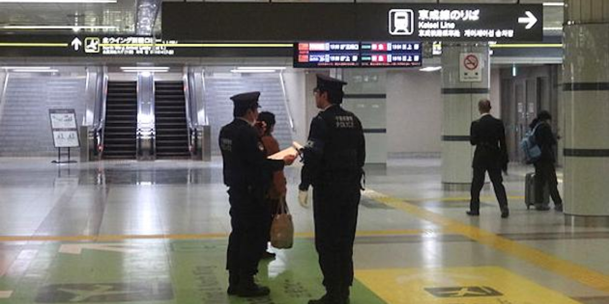 Across China: Xinjiang airports resume int'l cargo operations